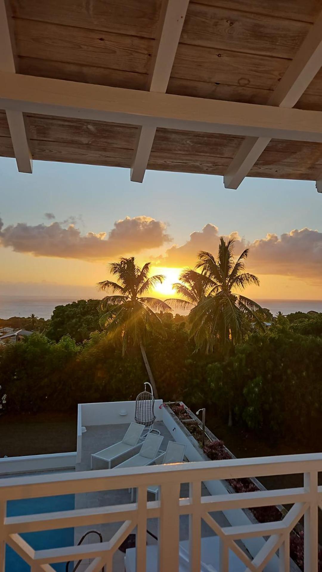 Purple Haze - Infinity Pool Holiday Home Minutes From The Island'S Best Beaches Сент-Джеймс Экстерьер фото